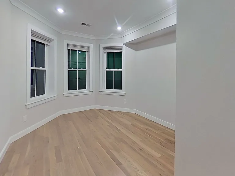 45-49 Englewood Ave #5F — Photo 2