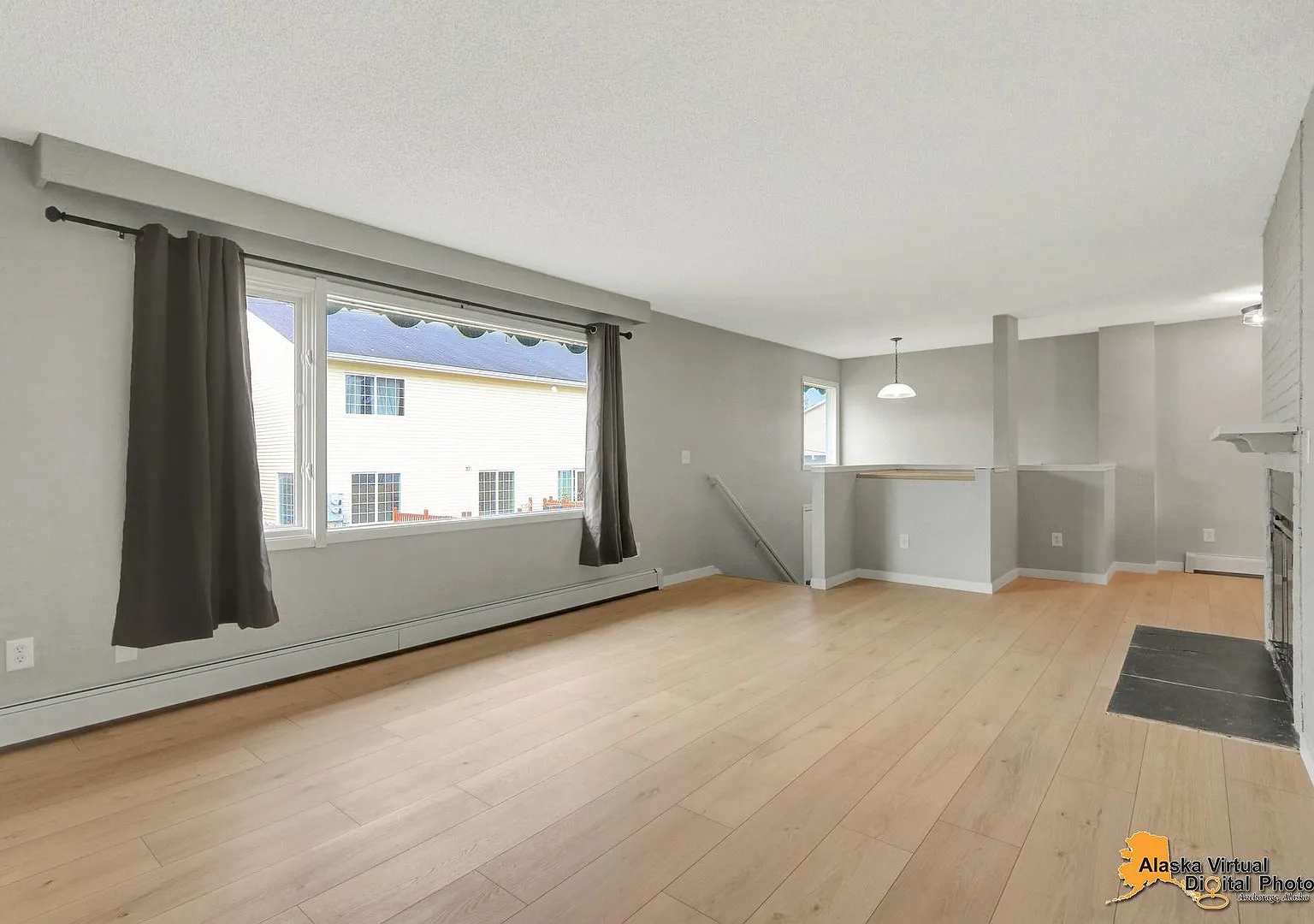 The Single-Family Alternative: 3BD/2BA Triplex Unit with Modern Comforts — Photo 4