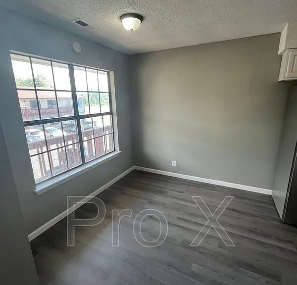 1015 S Saint Louis Ave #8 — Photo 5