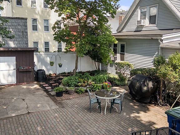 5th image of 31 Everett Ave