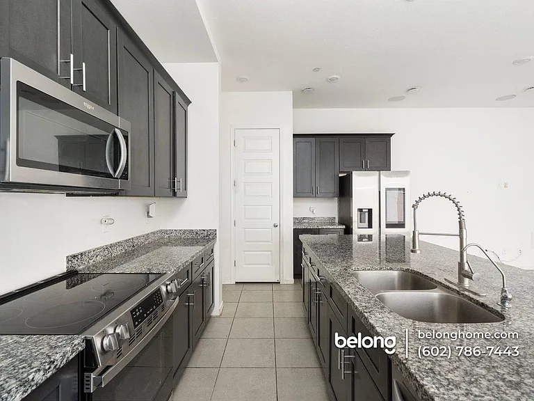 221 E Balsam Dr — Photo 9