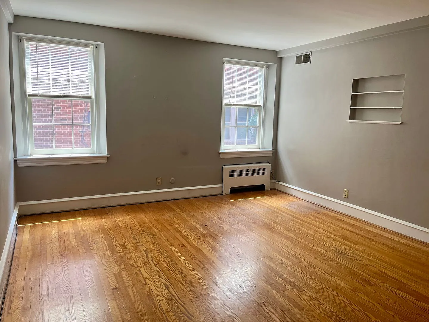 711 N Broom — Photo 3