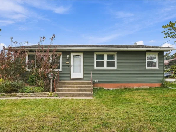 3333 Carlisle St NE, Cedar Rapids, IA 52402