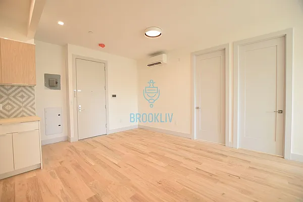 Rented by null | media 32