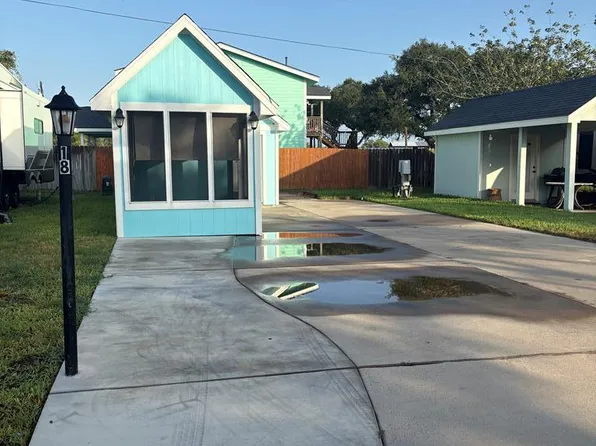 1406 W Corpus Christi St #18, Rockport, TX 78382