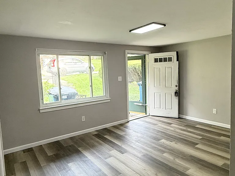 512 Macfarlane Dr — Photo 6