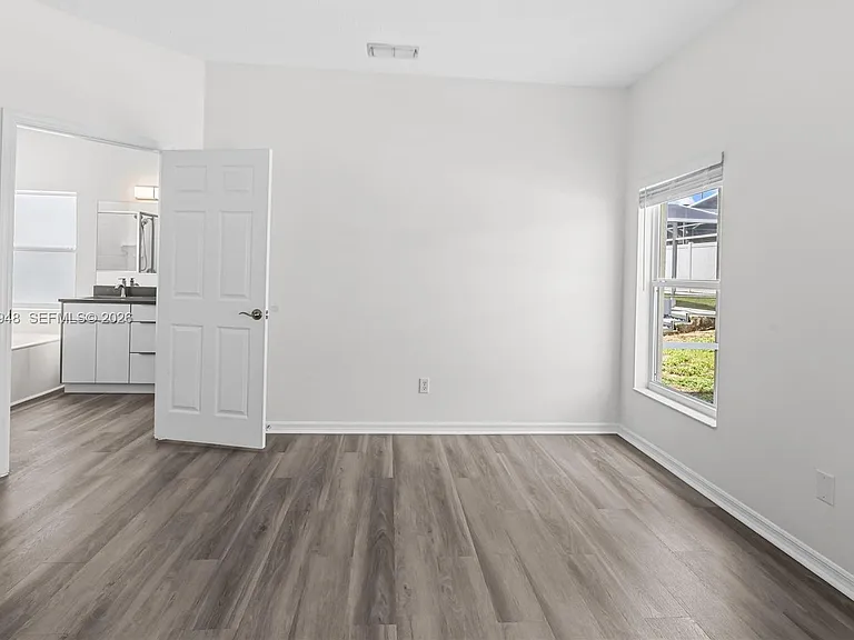 434 Castlemain Cir — Photo 23