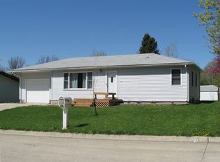110 Hillhaven Dr, Forest City, IA 50436