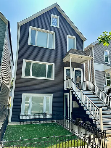 1831 W Fletcher St #1 Photo 1