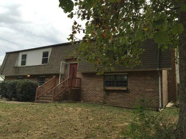 423 Hickory Cir, Ringgold, GA 30736