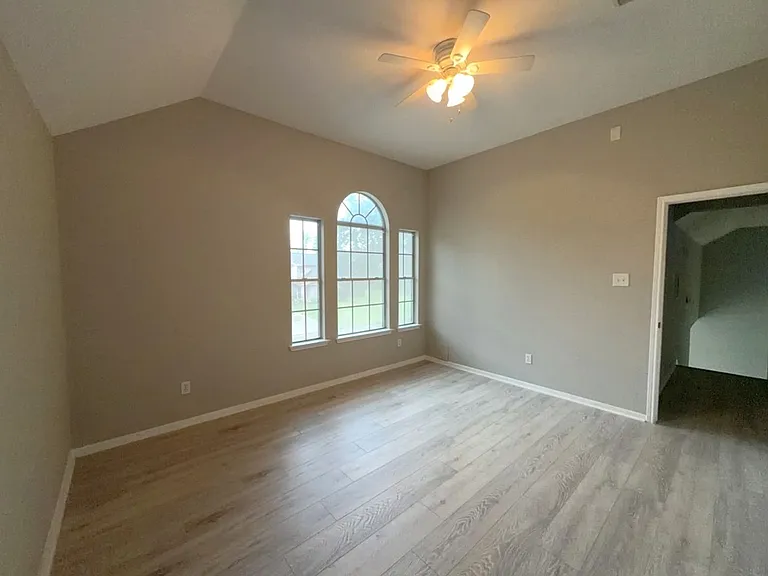 2106 Lexington Woods Dr — Photo 10