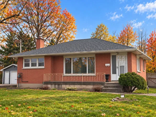 227 Arnold St, Kingston, ON K7M 3M4
