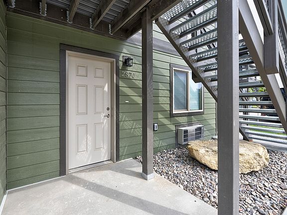2nd image of 2870 Overlook Blvd