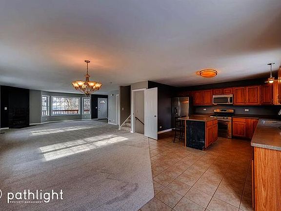 3rd image of 3 Meadow Ln