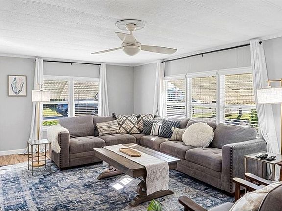 3rd image of 407 Cape Florida Way