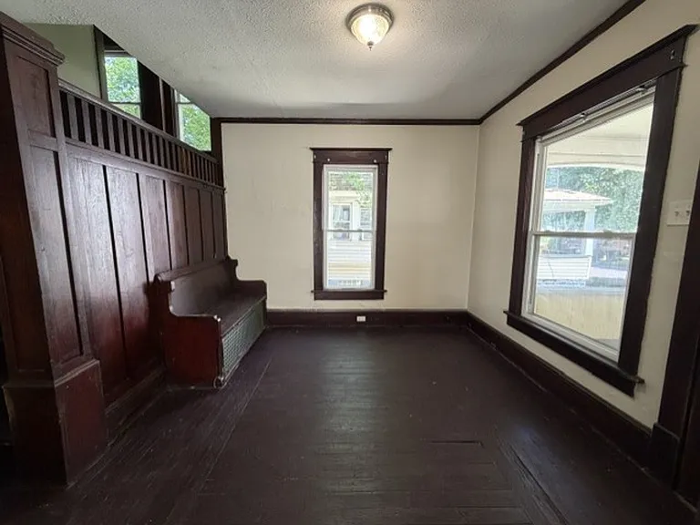 768 Beardsley St — Photo 2