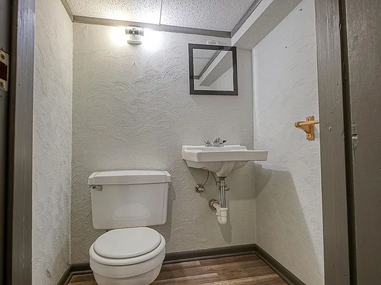 242 Edmond St — Photo 25