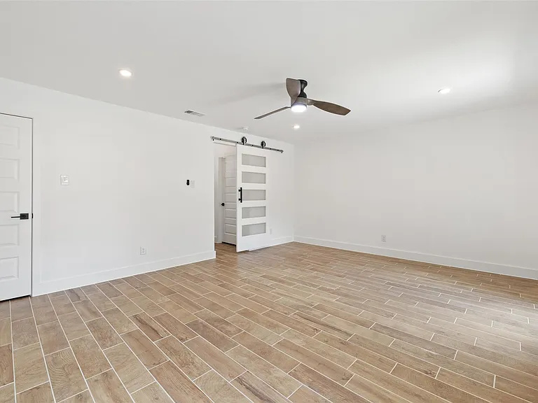 1111 Spearson Ln — Photo 27