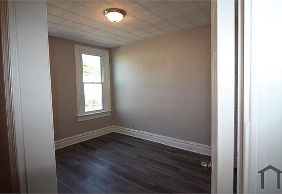 5th image of 4023 Belwood Ave #0