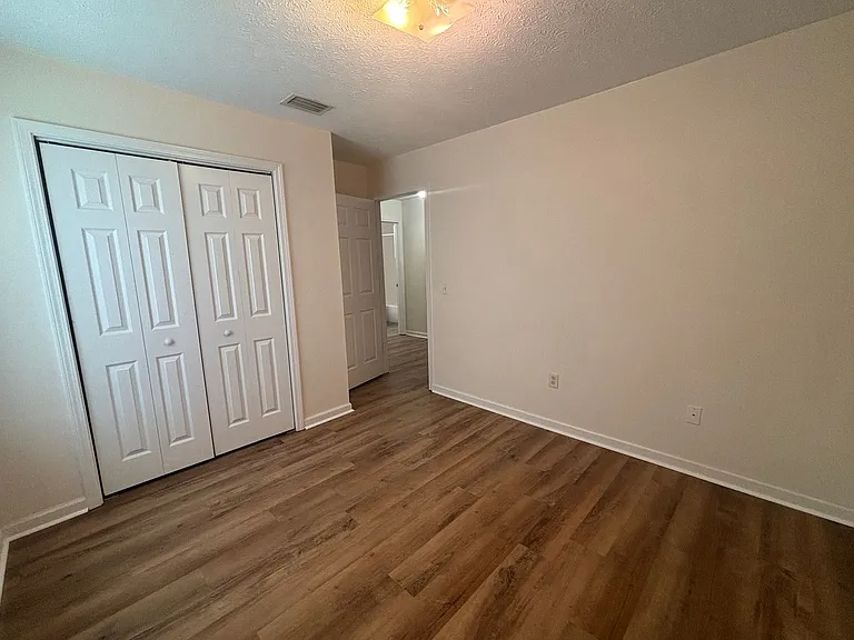 509 Phillips Ct — Photo 15