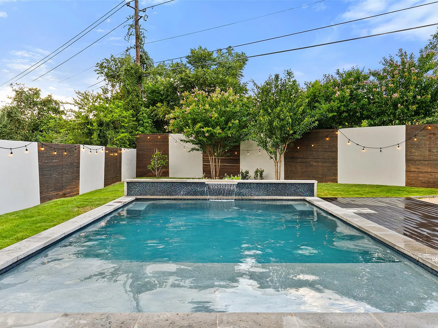 3 bed, 2.5 bath, 1564 sqft, $6,999 — Photo 2