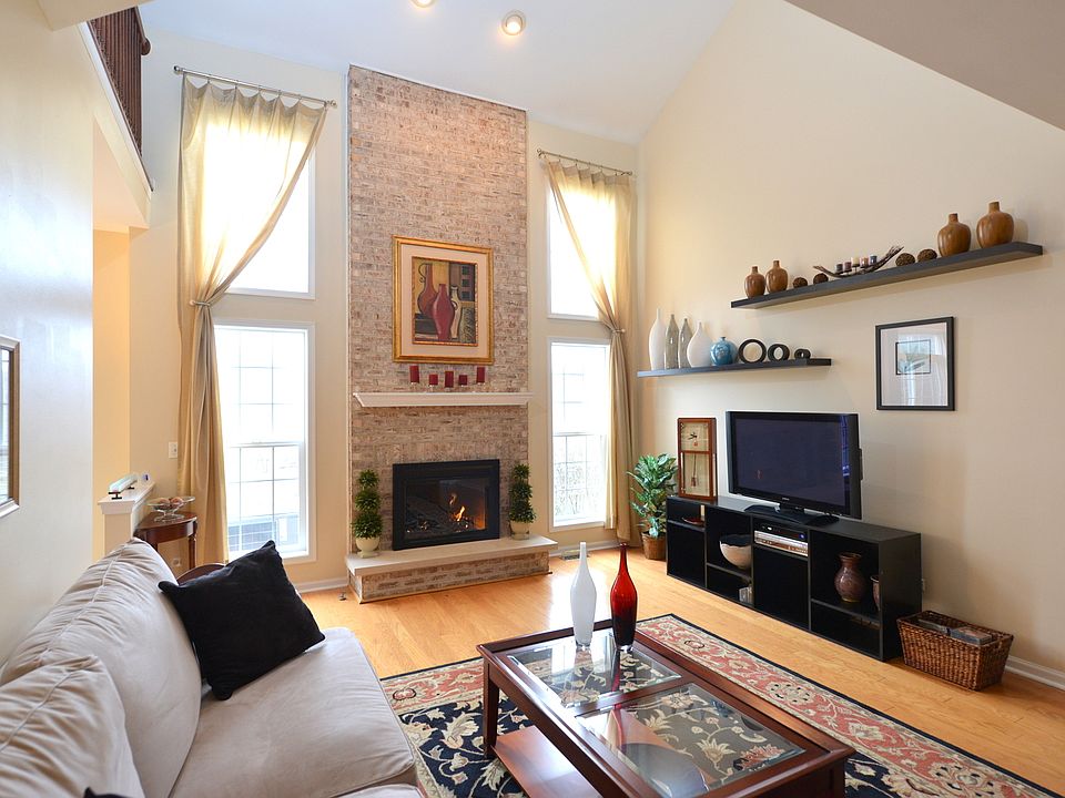 2nd image of 2190 Yale Cir