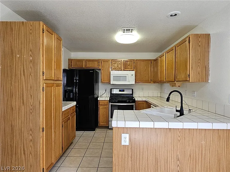 3569 Windy Bluff St — Photo 12