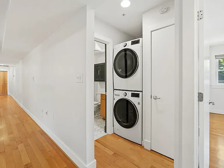 1524 Independence Ave SE #102 — Photo 10
