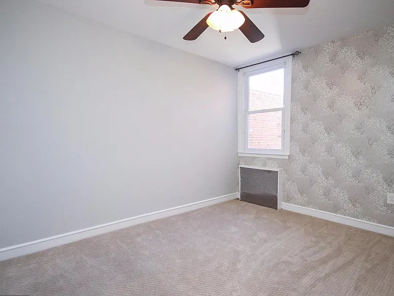 638 Maris St — Photo 14