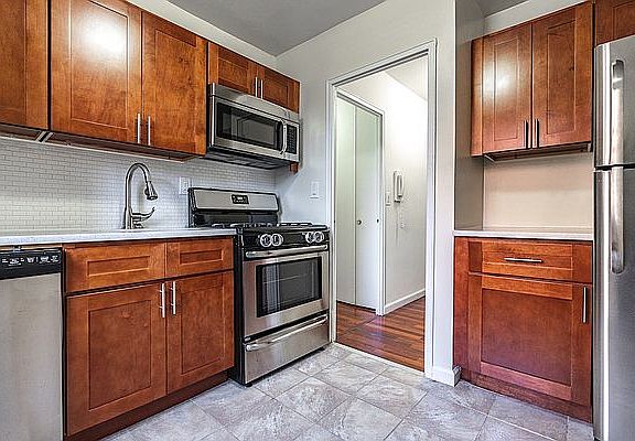 3rd image of 10420 Queens Blvd APT 2B