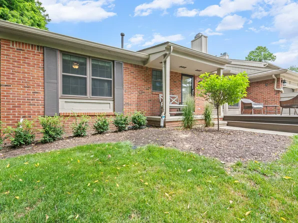 7256 Green Farm Rd, West Bloomfield, MI 48322