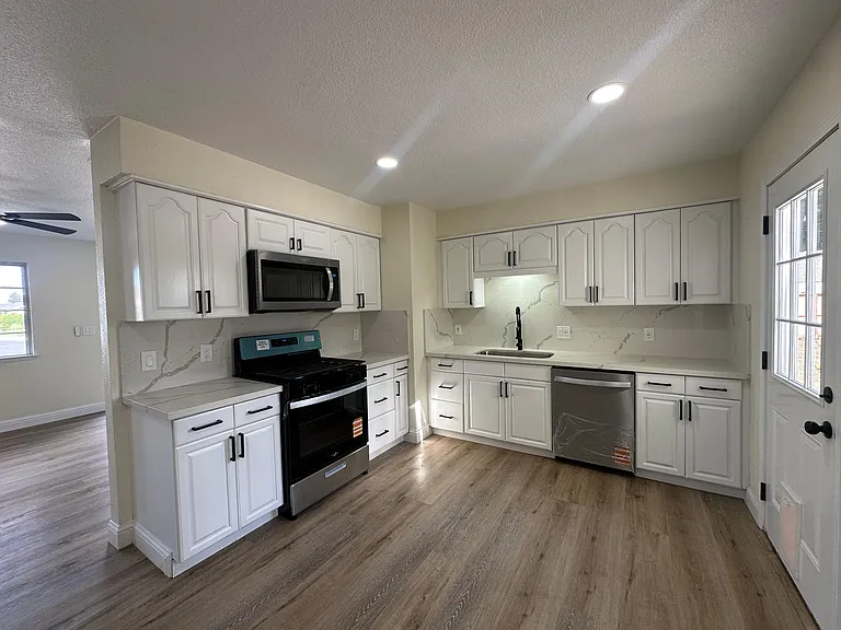 13000 Lorenzo Ct — Photo 15