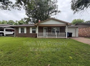 2050 Foggy Bottom Dr, Florissant, MO 63031