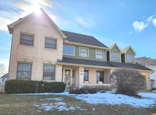 4983 Red Pine Ave, Gurnee, IL 60031