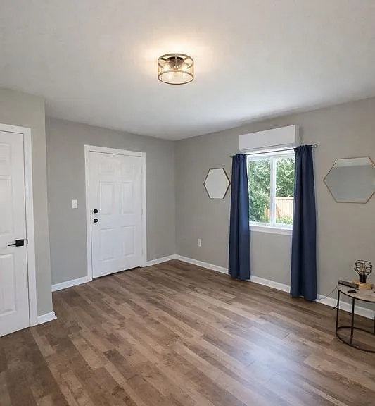 1818 Allen St — Photo 5