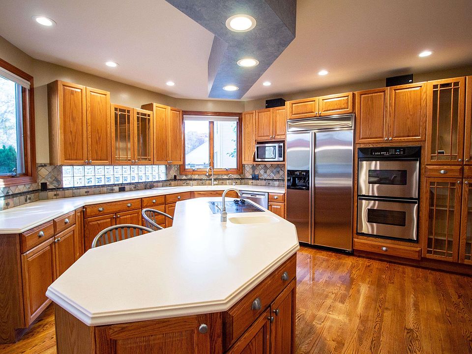 1st image of 6095 Waterford Dr