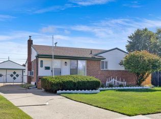 18056 Summer Ln S, Fraser, MI 48026