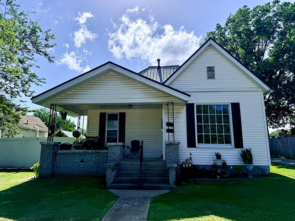 1st image of 608 N Central Avenue