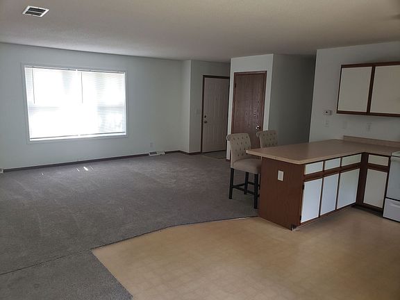 4th image of 2310 E Lexington Blvd