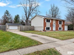 240 Saxon Dr, Springfield, IL 62704