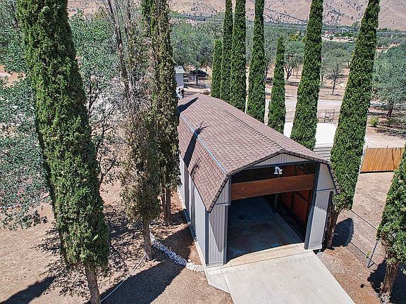 3rd image of 3604 Flicker Rd