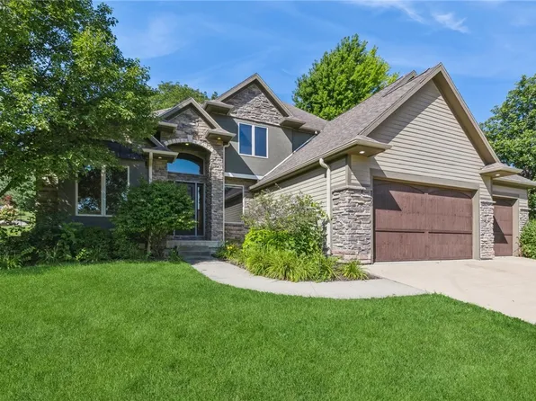 1500 NW 120th St, Clive, IA 50325
