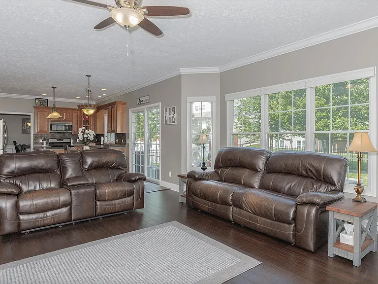 1608 Whitmer Ct — Photo 13