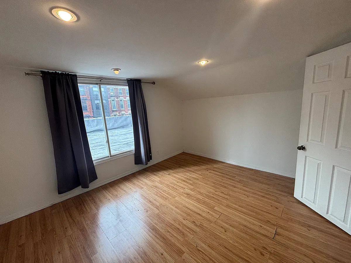 Building Photo - 1116 W Grand Ave #3
