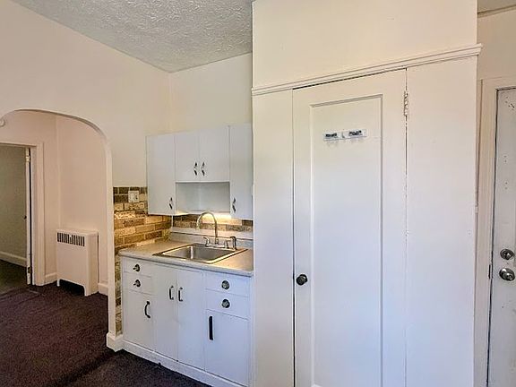 4th image of 111 S Market St APT 3