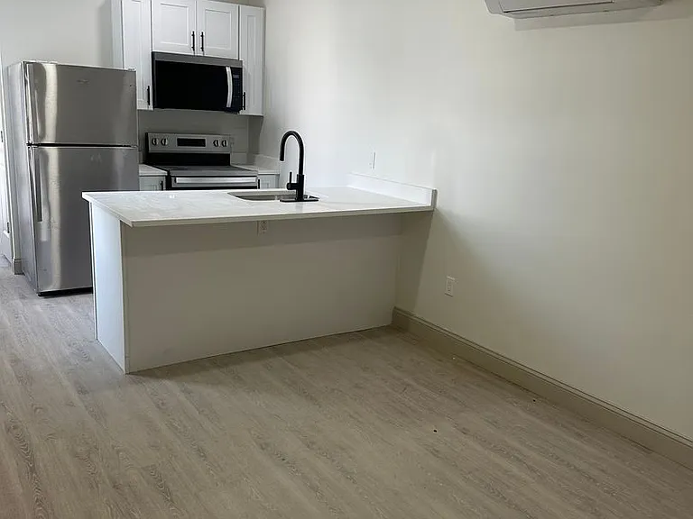 531 Smith St #303 — Photo 3