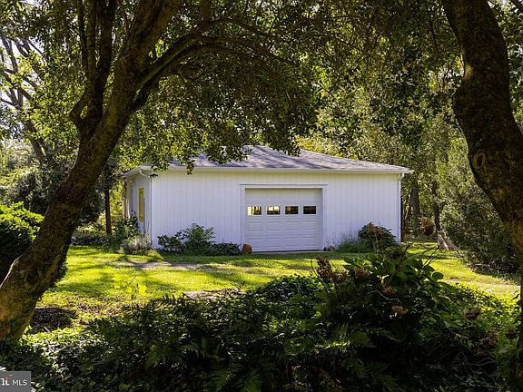 2nd image of 19564 Louisa Rd