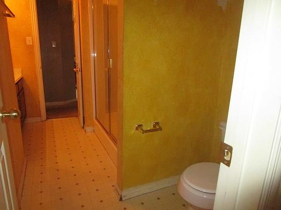 5th image of 647 Teresa Ln