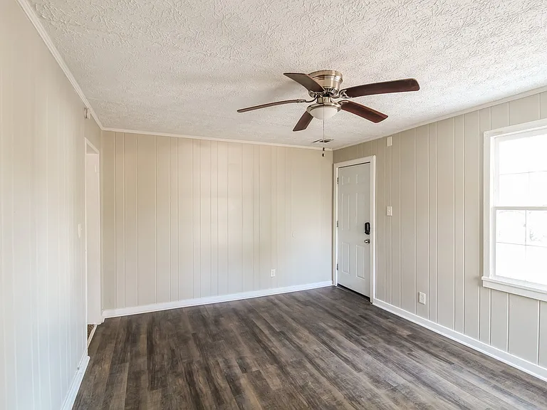 711300_018_living_room_13525280.jpg