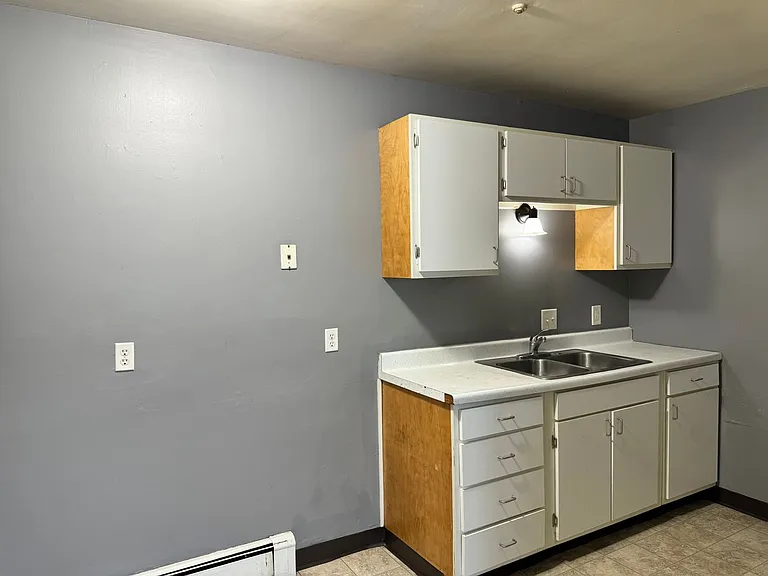 College Park Apartments — Photo 15